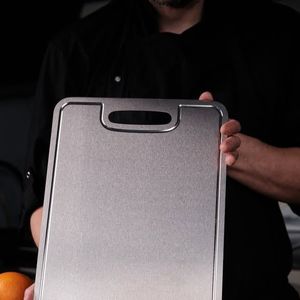 Planche à découper en acier inoxydable, robuste, non poreuse, avec poignée, surface de qualité alimentaire pour la viande, les légumes, la maison, l'hôtel - Product Image 4