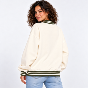 Sweat-shirt en molleton crème à col rond pour femme, épaules tombantes, avec imprimé lettres vertes et poignets rayés - Product Image 2