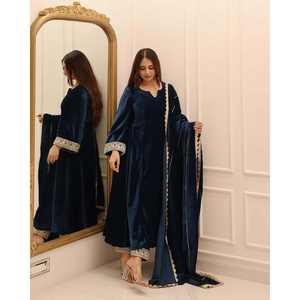 Robes de soirée de créateur Robe de soirée avec pendentif et Dupatta pour occasions spéciales - Product Image 3