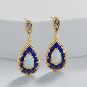 Boucles d'oreilles élégantes en opale plaquée or 18 carats, pierre de diamant poire, design blanc élégant pour les fêtes de mariage, accessoire de mode pour femmes - Product Image 2