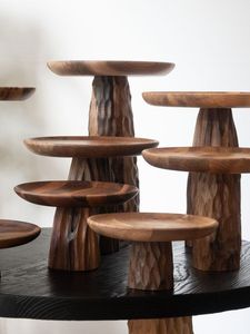 Support à gâteau en bois fait main, plateau rond pour desserts, plateau de service brun naturel poli, provenant de l'Uttar Pradesh, pour les fêtes et les mariages - Product Image 2
