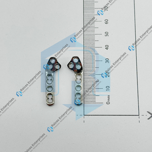 Placas de Bloqueo TPLO de Alta Calidad de 2.0 mm, Juego de 2 Piezas, Precontorneadas, Estilo Voi 316L, para Cirugía Veterinaria en Gatos y Perros - Product Image 6