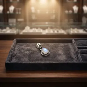 Colgante de plata de ley 925 con piedra lunar arcoíris Divine Radiance Drop para la fuerza emocional, joyería unisex. - Product Image 4