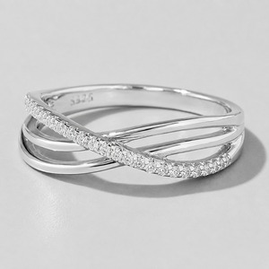 Anillo Cruzado Minimalista y Elegante con Diamantes, Plata 925, Engaste Pavé, Unisex, Banda de Eternidad, Diseño Geométrico, Bañado en Rodio - Product Image 2