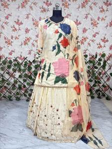 Collection de robes de mariée traditionnelles Lehenga Choli les plus belles et les plus récentes - Product Image 2