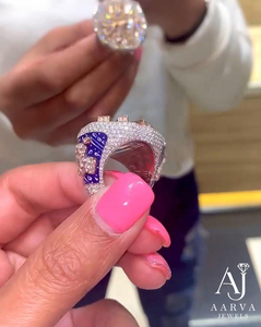 แหวนแต่งงานทรงเรขาคณิตประดับเพชรโมอิสซาไนต์แบบ Iced Out  วงแหวนดีไซน์โดดเด่น ชุบทองคำสีกุหลาบและโรเดียม เงินแท้ 925 ประดับเพชรแบบ Pave Set - Product Image 3