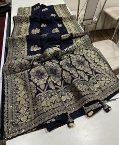 Sari Ruso de Algodón y Seda con Pallu Tejido y Borde Bordado, Borde Intrincado con Tejido Jari y Tejidos Jari Butta - Product Image 2