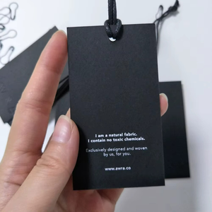 Etiquetas Colgantes Personalizadas de Lujo para Ropa, Etiquetas con Logotipo Impreso, Etiquetas de Papel Reciclado con Cuerda y Pin - Product Image 3