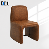 Chaise de salle à manger rembourrée moderne DM avec pieds à panneaux pour projets hôteliers, de restaurants et de mobilier domestique