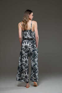 Combinaison noire à imprimé floral sans manches pour femme, décontractée, style bohème, à jambes larges, légère, pour les vacances - Product Image 2