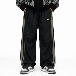 Pantalon de survêtement rayé vert olive pour homme, coupe large, en nylon, léger, décontracté, streetwear, coupe athlétique, vente en gros OEM - Product Image 6