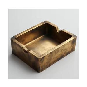 Cendrier en aluminium au design moderne, finition poli miroir, réutilisable, pour la décoration de la maison, le bureau, la table basse et l'utilisation en extérieur. - Product Image 4