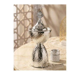 Quemador de incienso metálico tradicional indio con acabado antiguo para meditación y prácticas espirituales - Product Image 4