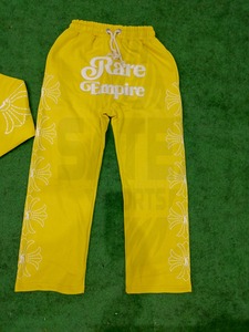 Conjunto Deportivo Unisex Personalizado con Sudadera Amarilla con Cierre y Pantalones Jogger a Juego, Ropa Deportiva Urbana - Product Image 5