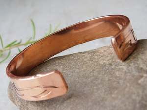 Bracelet jonc magnétique unisexe en cuivre martelé, fait main en cuivre naturel pur, tendance, doré, pour fêtes et cadeaux - Product Image 3