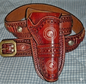 Cinturón de cuero ajustable con ranuras para correas y doble bolsa de almacenamiento para equipo utilitario de equitación western y actividades al aire libre. - Product Image 3