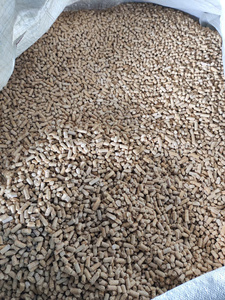PELLETS DE MADERA DE PINO, MATERIALES ECOLÓGICOS PARA CAMAS DE MASCOTAS, PROVEEDOR DE VIETNAM, LIMPIOS Y DE ALTA ABSORBENCIA - Product Image 2