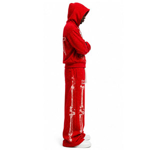 Ensemble de survêtement streetwear pour homme, style urbain, rouge, à capuche, entièrement zippé, coupe ample, en polyester, avec pantalon évasé imprimé et logo étoile - Product Image 4