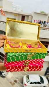 Hermoso Plato Cuadrado de Tilak con Trabajo Gota Hecho a Mano con Palo de Tilak para Recibir Invitados en Bodas - Product Image 3