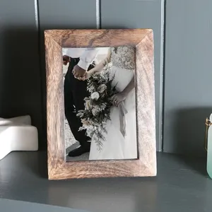 Cadre photo en bois élégant et artisanal pour présenter des œuvres d'art inspirées de la nature ou des photos de faune sauvage dans votre décoration intérieure - Product Image 3