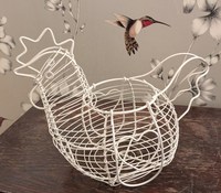 Moderne witte gecoate metalen eierenmand met kippenmotief, milieuvriendelijk