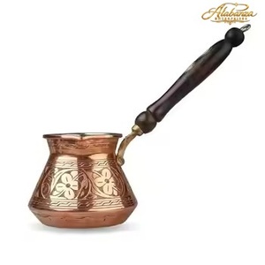 Cafetera Turca de Cobre Cezve de Alabanza Enterprises con Patrón Grabado y Mango de Madera - Product Image 3