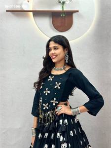Lehenga de algodón puro de diseñador con estampado de elefantes y falda escalonada, y choli estilo corsé con trabajo manual Kodi, listo para usar, moda femenina. - Product Image 2