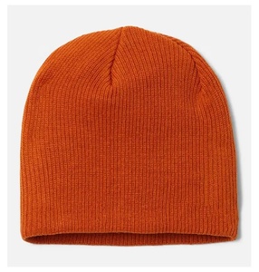 Bonnets en tricot personnalisés de couleur unie pour la vente en gros – Bonnets d'hiver unisexes à revers pour le sport - Product Image 1
