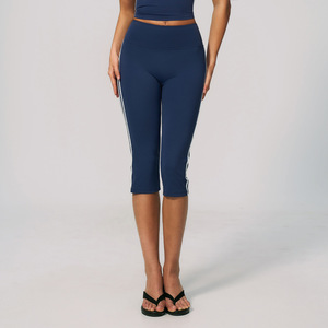 Pantalon de yoga capri bleu marine taille haute avec bande latérale, leggings sans couture extensibles dans quatre directions pour femmes - Product Image 1