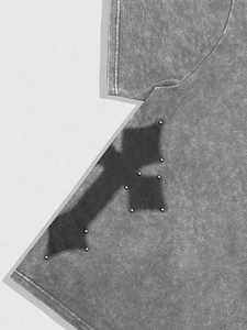 Camisetas de hombre personalizadas de algodón de alto gramaje con lavado ácido, corte holgado, estampado DTG, detalles de tachuelas, estilo streetwear oversize, logotipo personalizado y hombro caído - Product Image 4