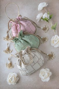 Bolsa Potli de Poliéster con Bordado Tradicional, Regalo de Boda para Mujer, Recuerdo de Fiesta Nupcial, Ecológica, Duradera, a la Moda, Venta al por Mayor en India - Product Image 2