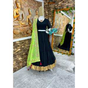 Lehenga Choli et Dupatta de taille XL, spécial Navratri, de la marque Designer - Product Image 4