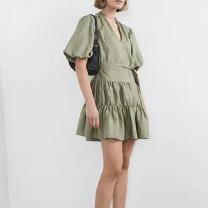 Robe d'été trapèze en lin à col en V ouvert, manches bouffantes, ceinture assortie, détail volanté, manches courtes sexy, grandes tailles disponibles - Product Image 1