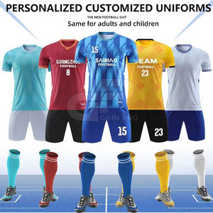 Ensemble uniforme de football pour hommes athlétiques, maillot et short respirants et à séchage rapide, parfaits pour l'entraînement, les matchs en plein air et les tournois - Product Image 3