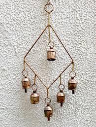 Carillon à vent en laiton contemporain GLOSSY TOUCH ART, motif fleur de lotus, avec 5 clochettes, décoration murale portable en métal - Product Image 3