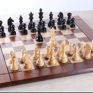 Ensemble d'échecs en bois de luxe en gros, jeu d'échecs Staunton classique fait main, jeux de société personnalisés de haute qualité - Product Image 1