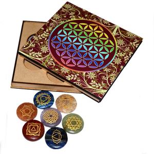 Obtenga un Moderno Juego de 7 Chakras Personalizado con Grabado y Caja de Regalo con Símbolo Hamsa - Product Image 5