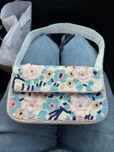 Sac à bandoulière floral de créateur fait main, broderie sophistiquée, perles, sac de mode, travail de couture - Product Image 1