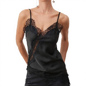Haut de pyjama en satin pour femme 130 GSM avec dentelle asymétrique à cils, col en V, sans manches, noir – Fabricant de vêtements - Product Image 1
