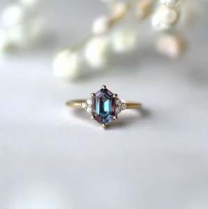 Anillo de Compromiso y Boda Hexagonal de Plata de Ley 925 con Baño de Oro Rosa y Alejandrita, Gema Delicada que Cambia de Color, Lujoso - Product Image 2