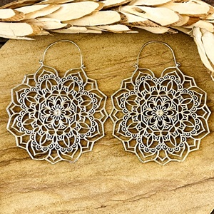 Pendientes de Aro Mandala de Filigrana Favoritos del Mercado, Joyería Tribal de Latón para Mujer, Diseño Floral Bohemio Bañado en Plata, Venta al por Mayor/OEM/ODM - Product Image 4