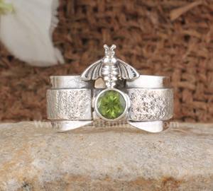 Anillo de Plata de Ley 925 con Peridoto Natural y Engaste de Bisel de Abeja, Gema Verde de Nacimiento de Agosto para Mujer, Venta al por Mayor - Product Image 5