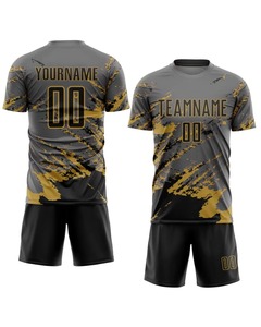 ชุดเสื้อฟุตบอลชายพร้อมกางเกงขาสั้น พิมพ์ลายได้ตามต้องการ แห้งเร็ว ผลิตจากโพลีเอสเตอร์ 100% ออกแบบสำหรับฤดูร้อน เหมาะสำหรับโรงเรียน วิทยาลัย และสโมสรฟุตบอล - Product Image 1