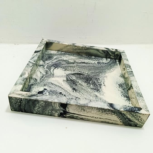 Plateau en résine vert brillant avec bords incurvés Organisateur élégant pour la décoration intérieure, la salle de bain ou le bureau Fruits décoratifs pour la maison - Product Image 5