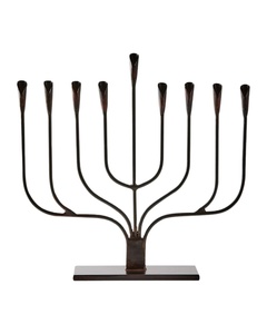Bougeoir Menorah en métal au design classique pour la décoration de vacances Judaica traditionnelle de haute qualité - Product Image 1
