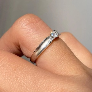 Anillo Solitario con Diamante Cultivado en Laboratorio, Acabado Mate, Oro Sólido de 14k, Unisex, para Uso Diario - Product Image 4