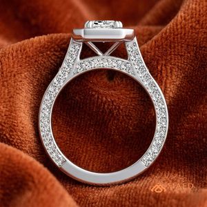 Anillo de Compromiso de Plata Chapado en Oro con Moissanita Corte Esmeralda y Halo para Mujer, Joyería Nupcial Vintage, Regalo de Aniversario - Product Image 4