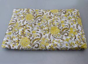 Tela con estampado floral 100% algodón suave y puro de estilo indio para ropa, vestidos, cortinas, ropa de dormir, fundas, sábanas y muchos más. - Product Image 5