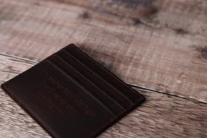 Tarjetero personalizado para hombre, billetera de cuero marrón, grabado, novio, marido, papá, padrino, regalo de Navidad para él - Product Image 6