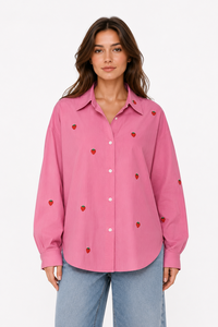 Chemise boutonnée rose brodée fraises pour femme, manches longues, coupe décontractée, personnalisable, en coton, collection Printemps-Été - Product Image 4